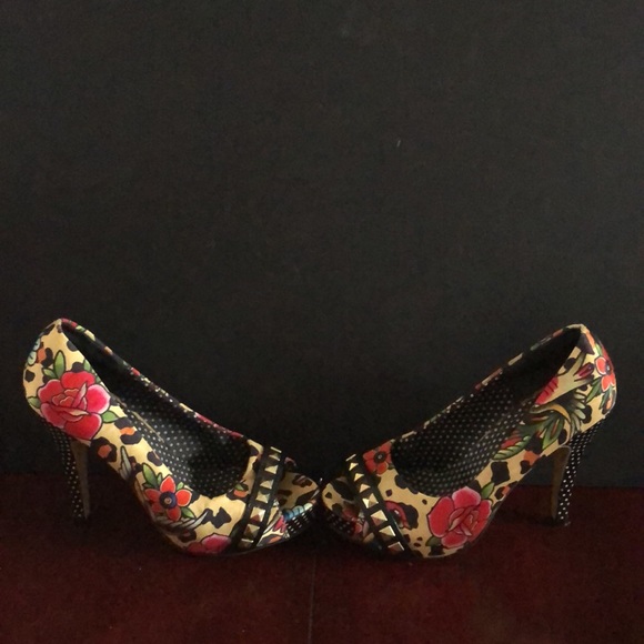 Iron Fist High Heels - Picture 4 of 6